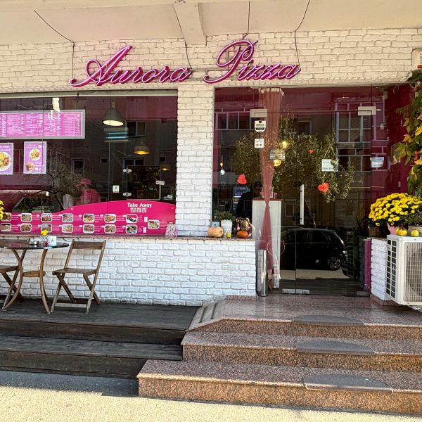 Aurora Pizza exterior